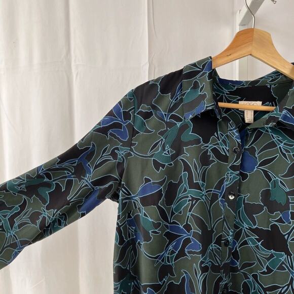 LOGO Lori Goldstein Sz M Floral Stretch Woven Button Up Blouse Long Sleeve Green - Picture 3 of 6
